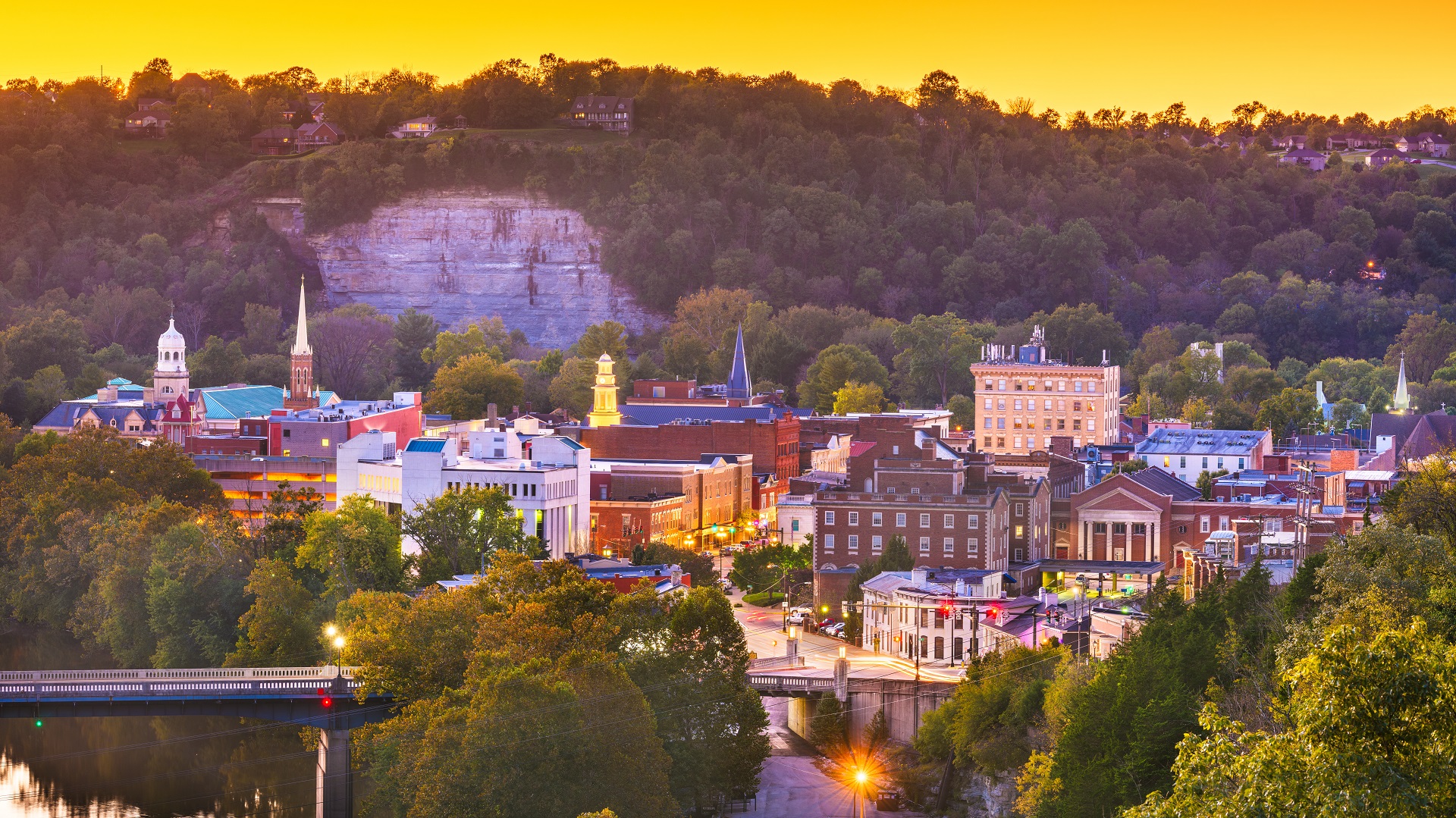 Frankfort, Kentucky, Usa Town Skyline On The Kentucky River At Dusk.